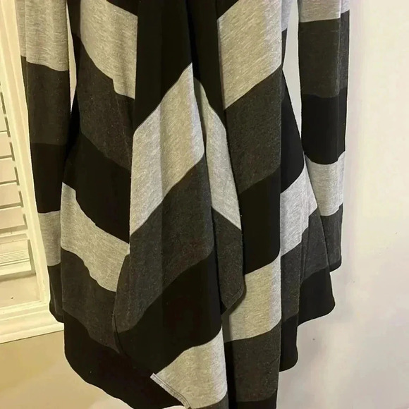 [12]Joseph  Ribkoff Black/Gray Wide Mixed Open Cardigan - Picture 3 of 6